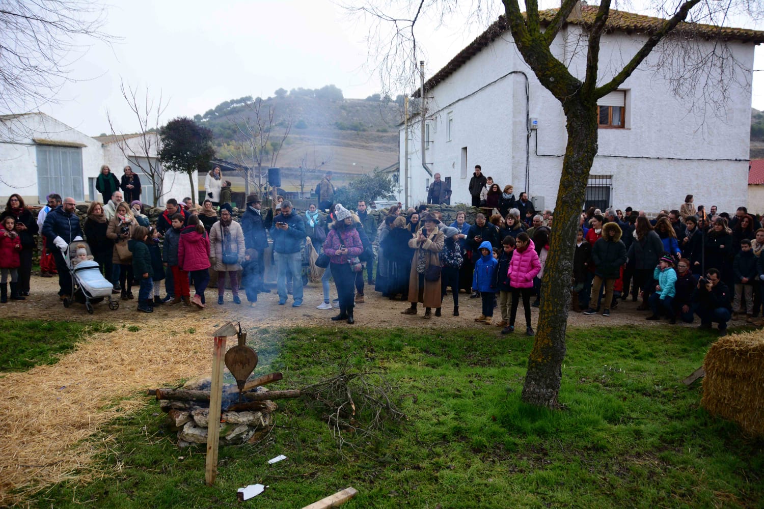 Sesenta actores y la representación de hasta 13 oficios castellanos se han dado cita en esta localidad de Torozos con motivo de la Navidad
