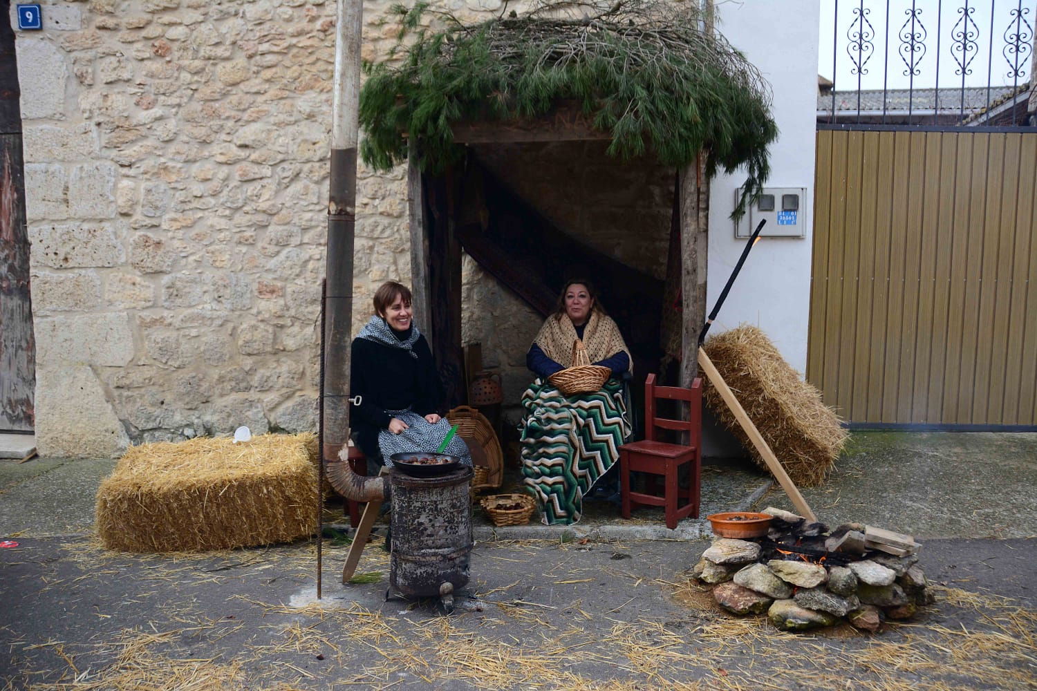 Sesenta actores y la representación de hasta 13 oficios castellanos se han dado cita en esta localidad de Torozos con motivo de la Navidad