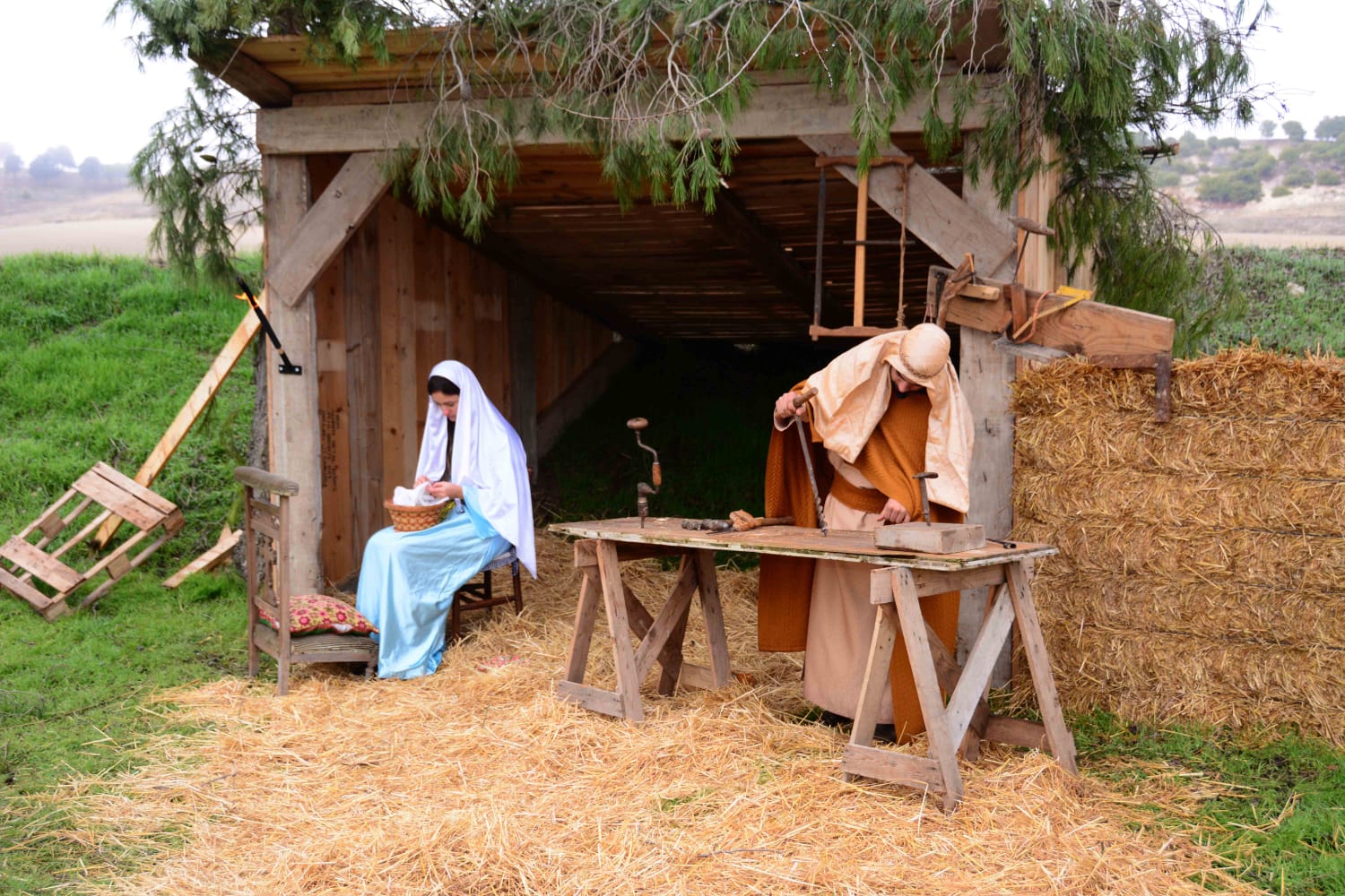 Sesenta actores y la representación de hasta 13 oficios castellanos se han dado cita en esta localidad de Torozos con motivo de la Navidad