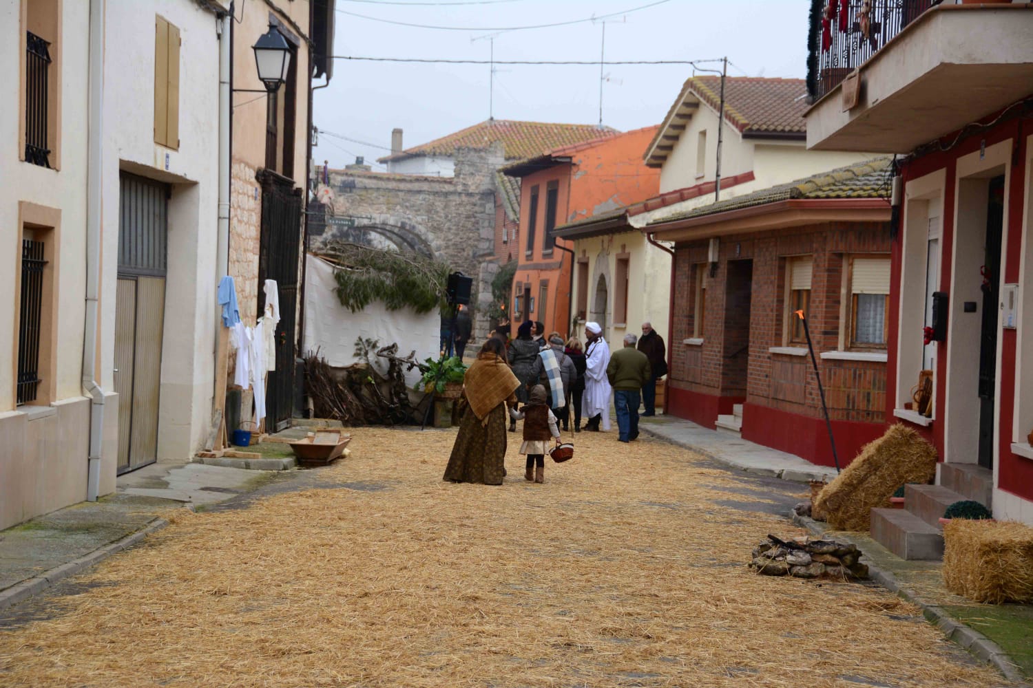 Sesenta actores y la representación de hasta 13 oficios castellanos se han dado cita en esta localidad de Torozos con motivo de la Navidad