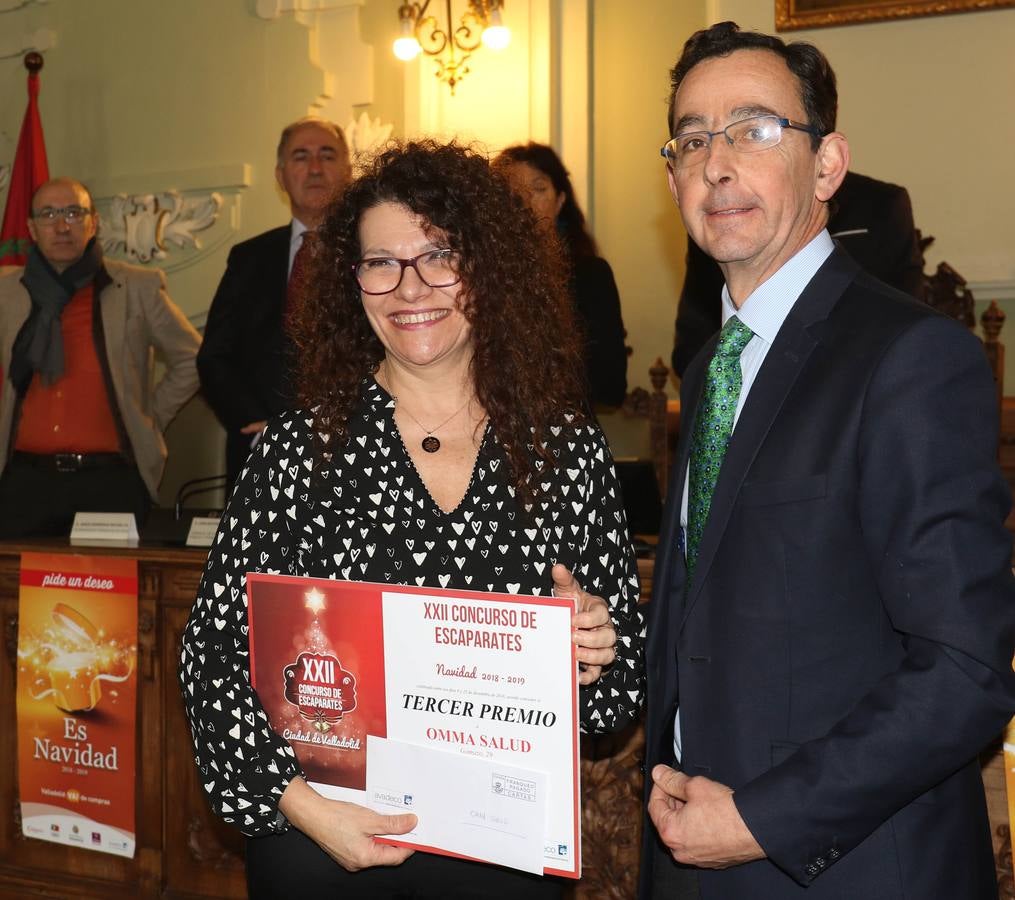 El sorteo se celebró ante notario en el Salón de Plenos del Ayuntamiento | También se resolvió el concurso de escaparates, cuyo primer premio, de mil euros, recayó en la librería 'En un bosque de hojas'