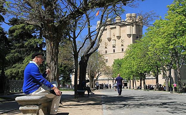 Vista parcial de la plaza de la Reina Victoria Eugenia, antesala del Alcázar, que será remodelada. 