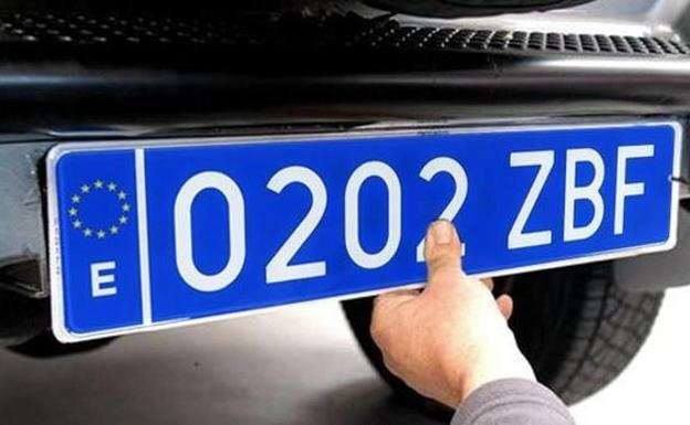 Los taxis y VTC ya lucen las matrículas azules en Valladolid