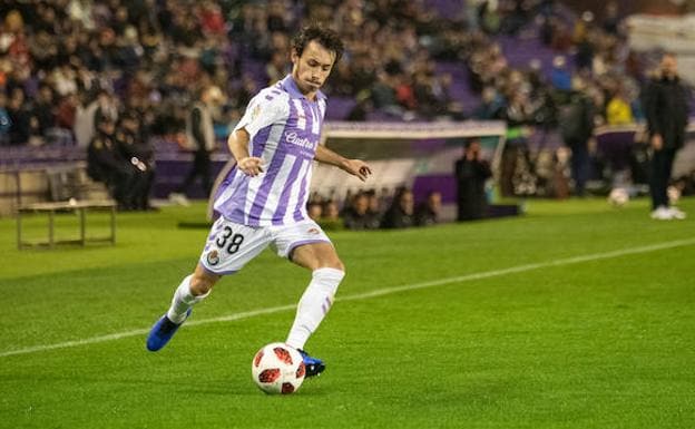 Apa, a punto de centrar en el partido de Copa del Rey entre el Real Valladolid y el Mallorca. 