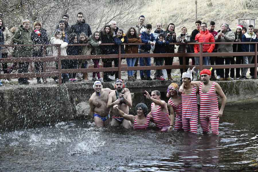 Fotos: Chapuzón en el río Gudillos para despedir 2018