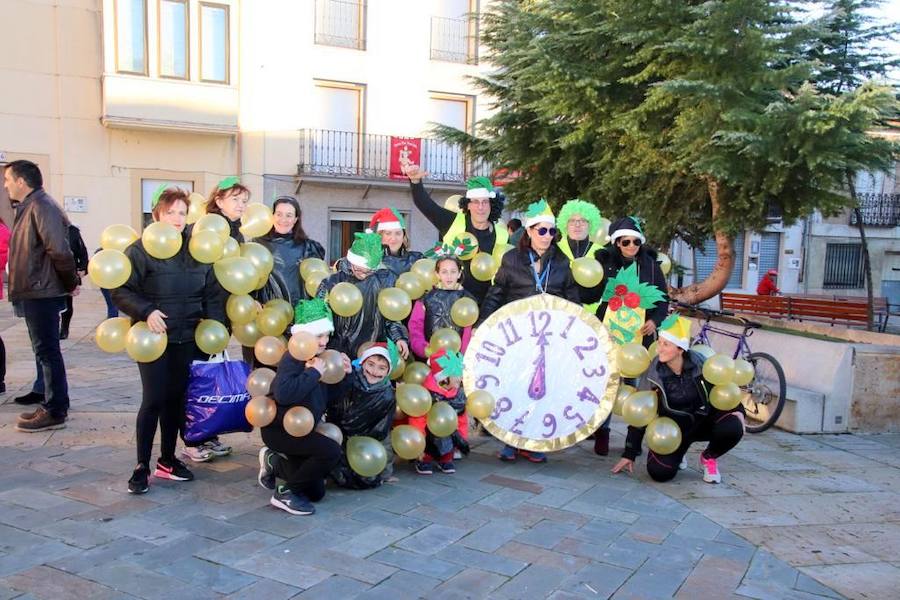 Fotos: Vistosa San Silvestre en Torquemada