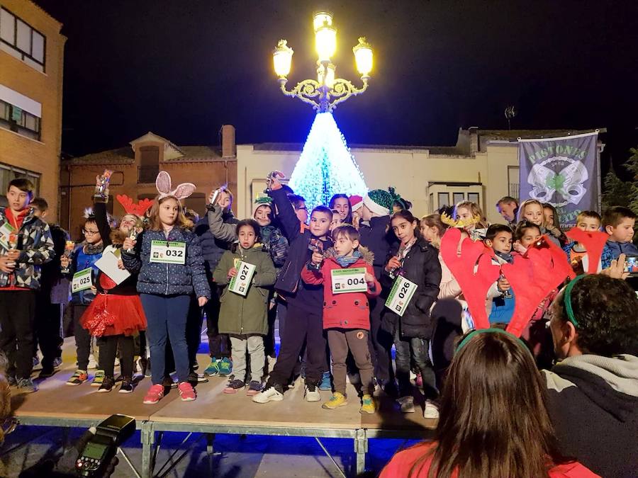 Fotos: Vistosa San Silvestre en Torquemada