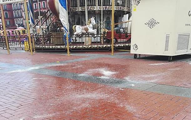 Sal en el suelo de la Plaza Mayor de Valladolid. 