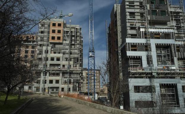 Edificios en contrucción en la Avenida de Salamanca de Valladolid. 