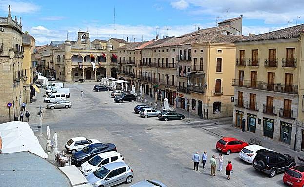 Vista de la plaza Mayor donde se colocarán lonas con fotografías anteriores a 1944: