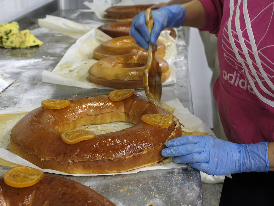 La Asociación Provincial de Empresarios de Confitería de Valladolid calcula que en estas fechas se venderán unos 100.000 roscones de reyes artesanos