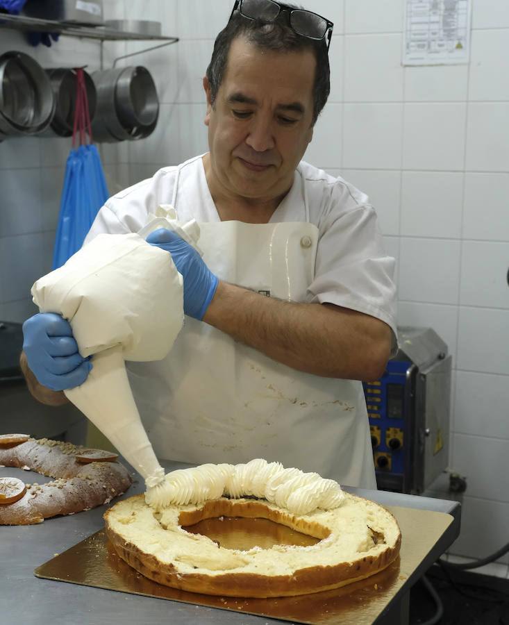 La Asociación Provincial de Empresarios de Confitería de Valladolid calcula que en estas fechas se venderán unos 100.000 roscones de reyes artesanos