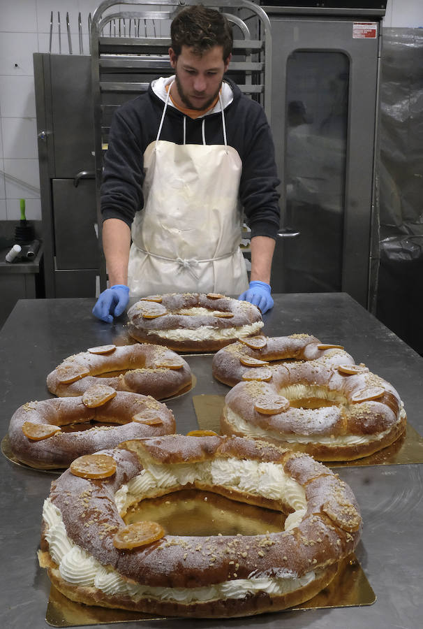 La Asociación Provincial de Empresarios de Confitería de Valladolid calcula que en estas fechas se venderán unos 100.000 roscones de reyes artesanos