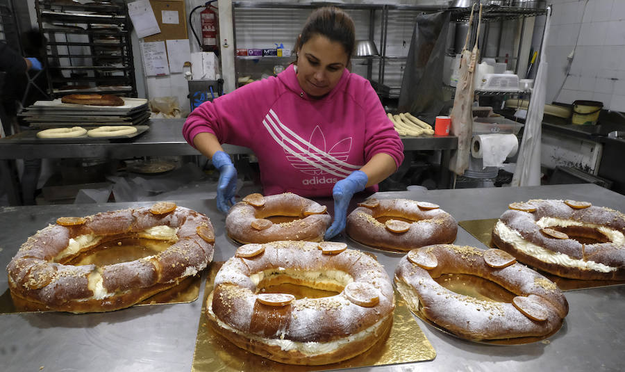 La Asociación Provincial de Empresarios de Confitería de Valladolid calcula que en estas fechas se venderán unos 100.000 roscones de reyes artesanos