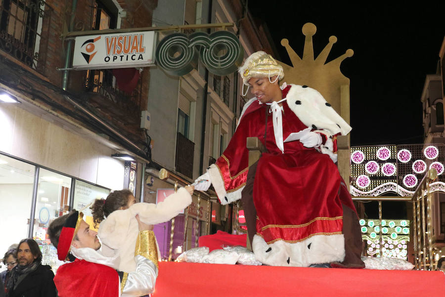 Fotos: Cabalgata de Reyes en la calle Mantería de Valladolid