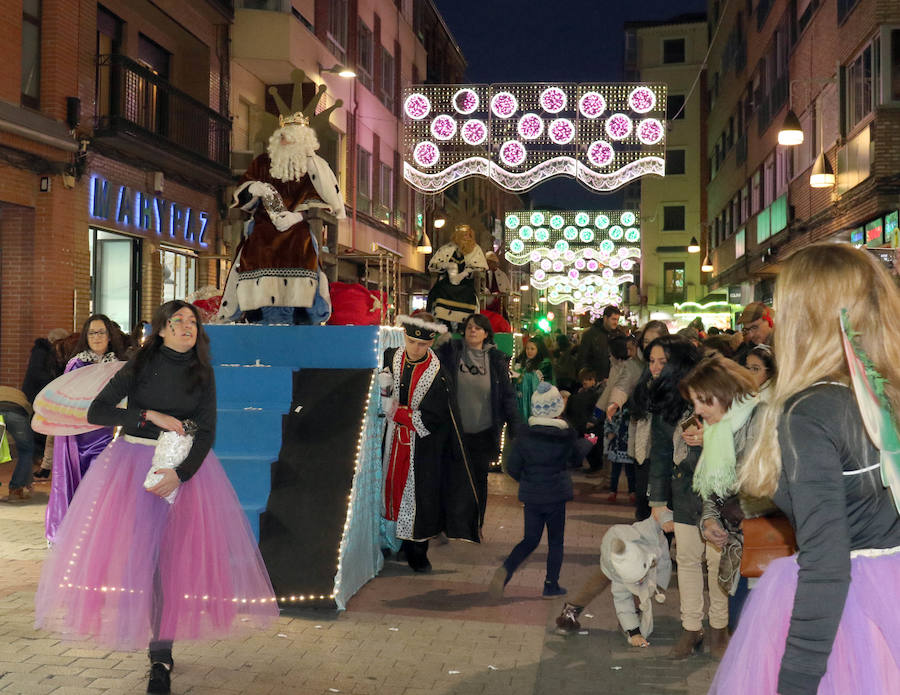 Fotos: Cabalgata de Reyes en la calle Mantería de Valladolid