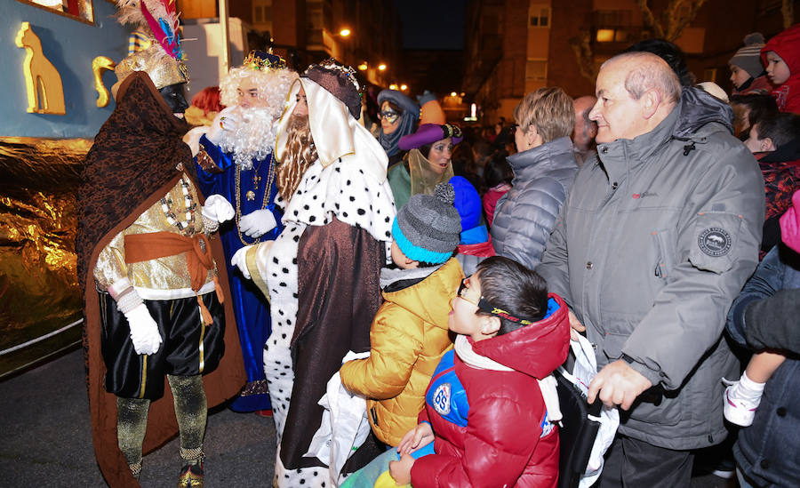 Fotos: Cabalgata sin camellos en el barrio de Pajarillos en Valladolid