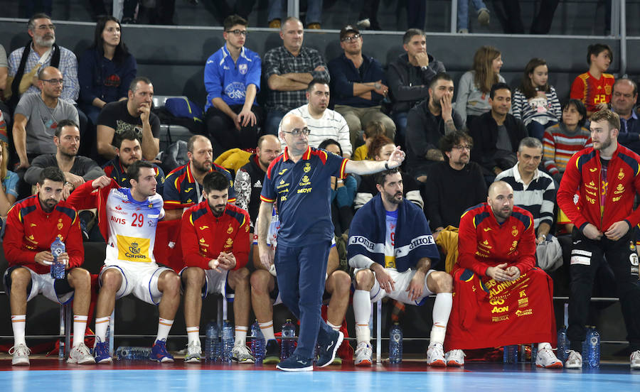 Fotos: Histórico lleno con selección de balonmano