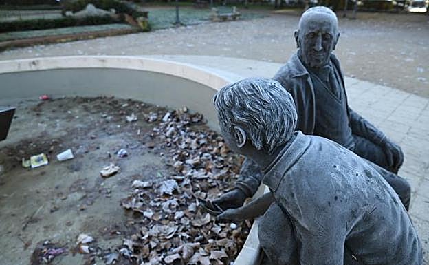 Helada en la Plaza de Poniente de Valladolid, este viernes por la mañana. 