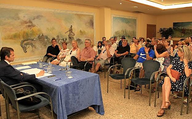 Asamblea informativa de afectados de iDental realizada en Segovia en julio de 2018.