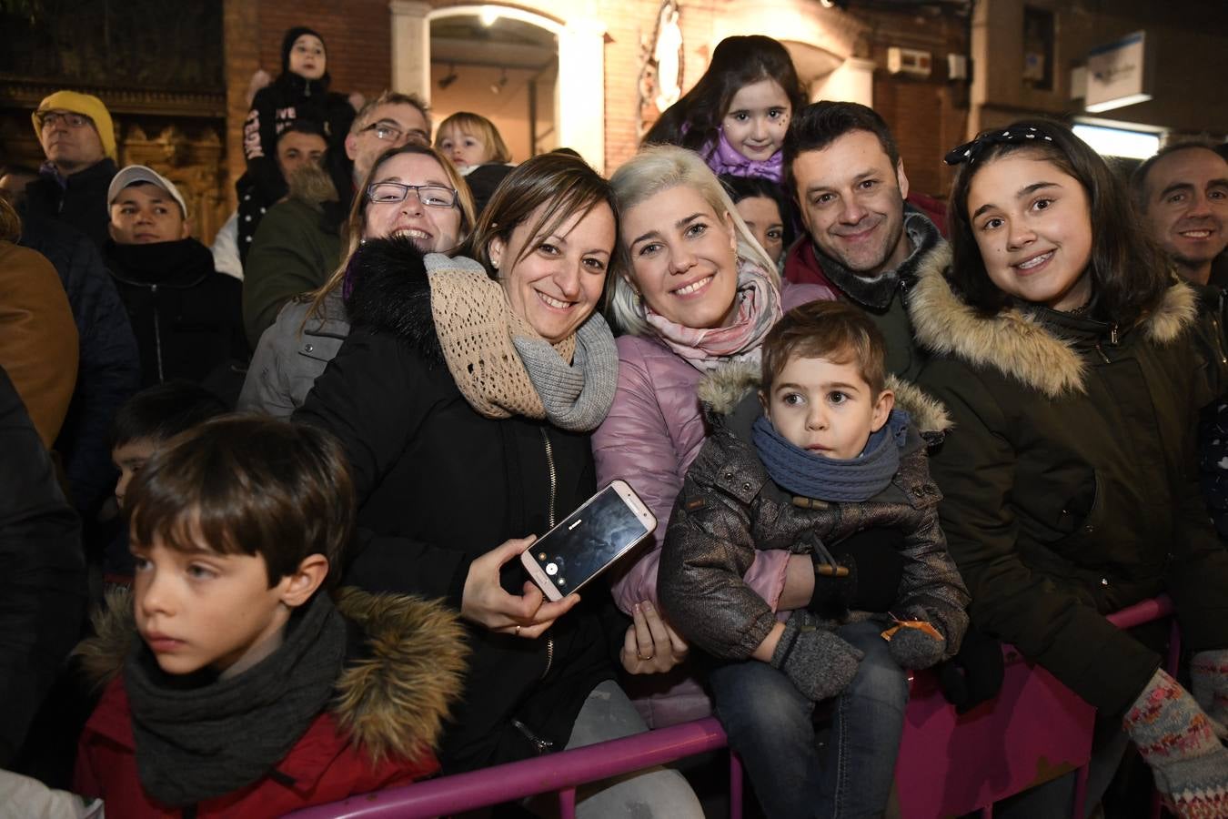 Fotos: Público en la cabalgata de Reyes de Valladolid (2/4)