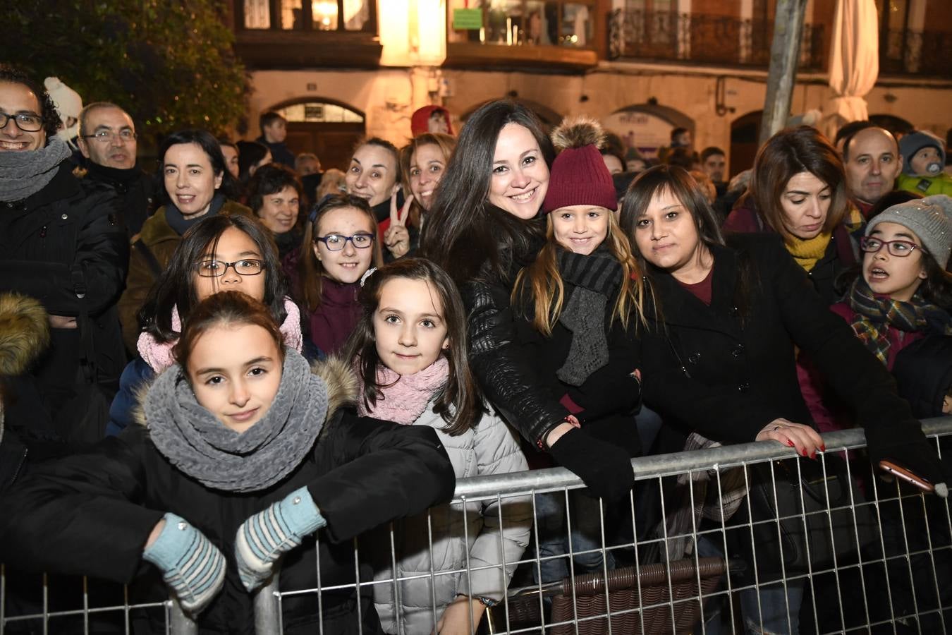Fotos: Público en la cabalgata de Reyes de Valladolid (3/4)