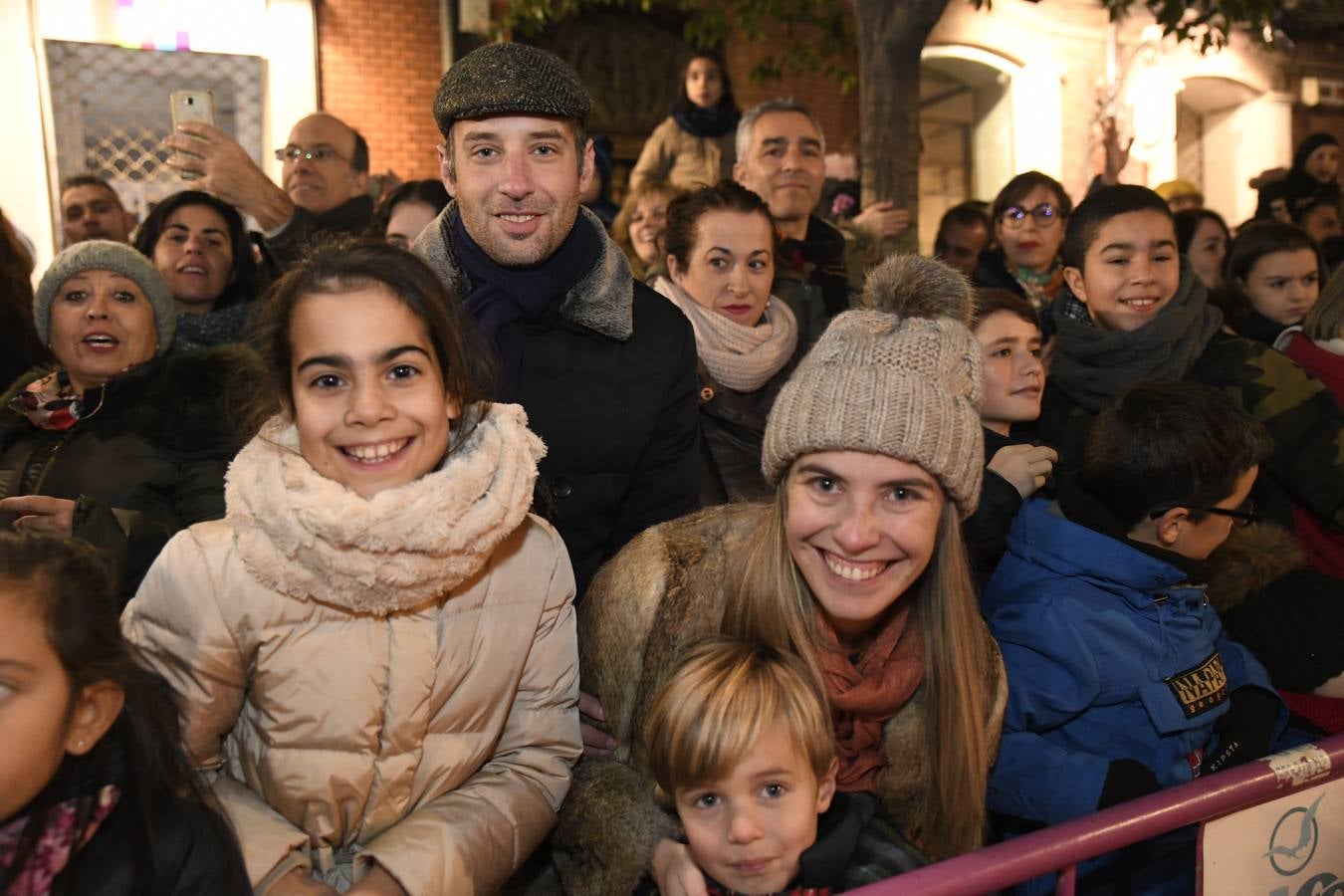 Fotos: Público en la cabalgata de Reyes de Valladolid (3/4)