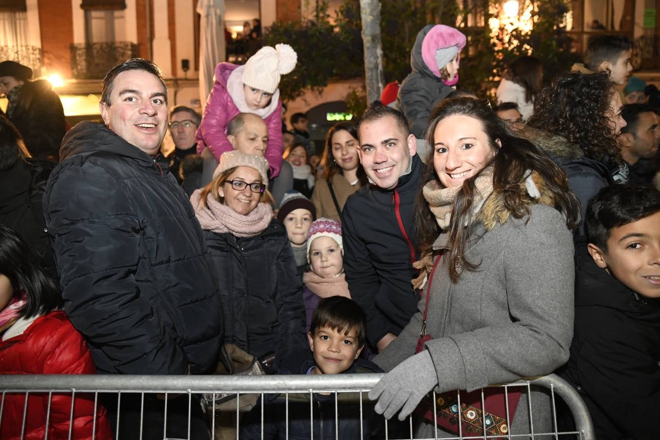 Fotos: Público en la cabalgata de Reyes de Valladolid (3/4)