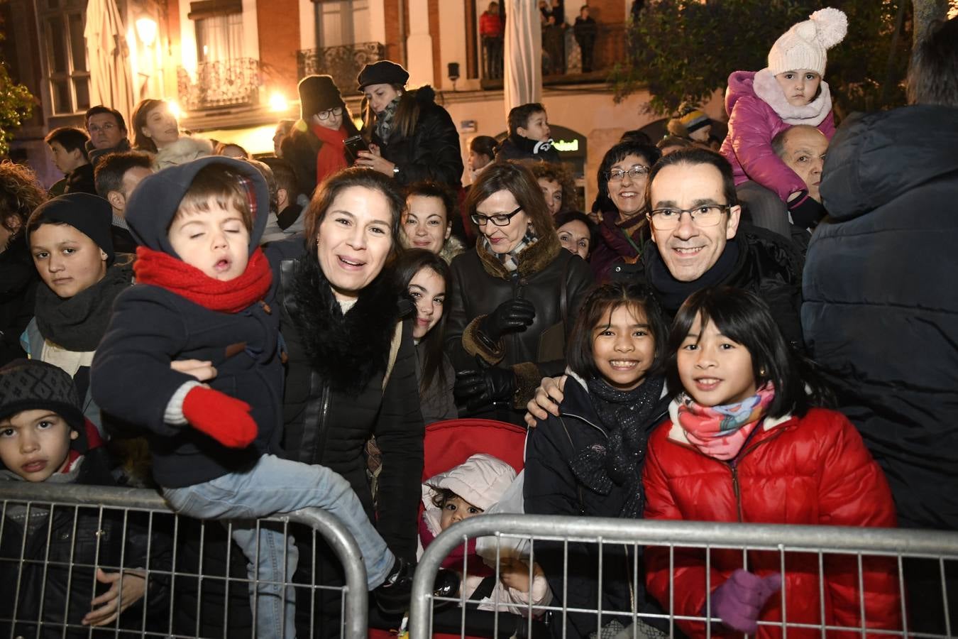 Fotos: Público en la cabalgata de Reyes de Valladolid (3/4)