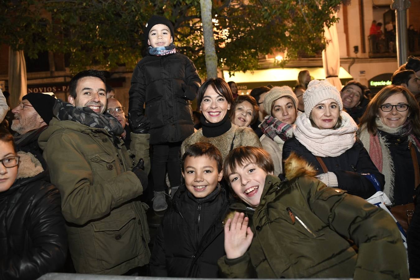Fotos: Público en la cabalgata de Reyes de Valladolid (3/4)