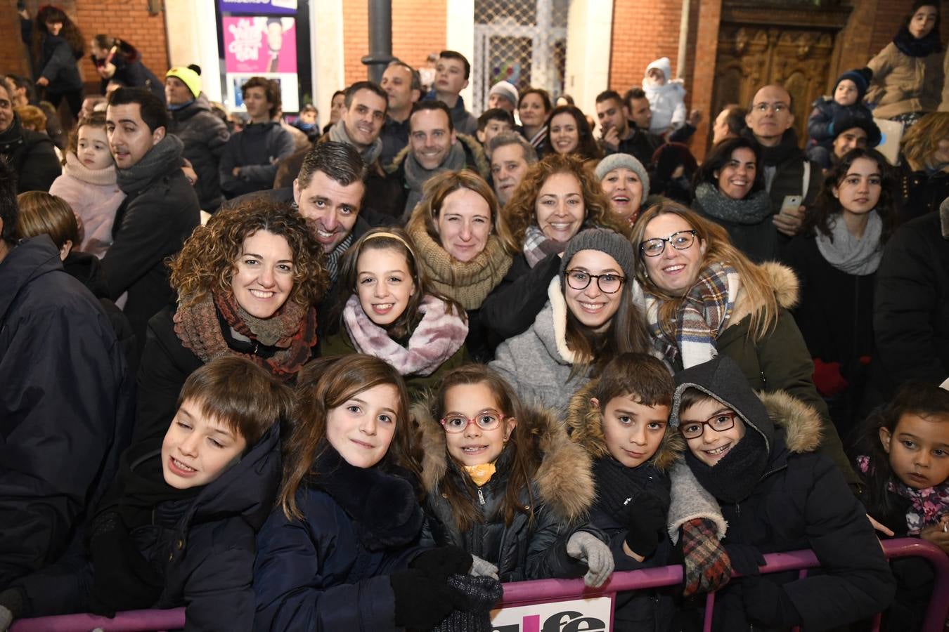 Fotos: Público en la cabalgata de Reyes de Valladolid (3/4)