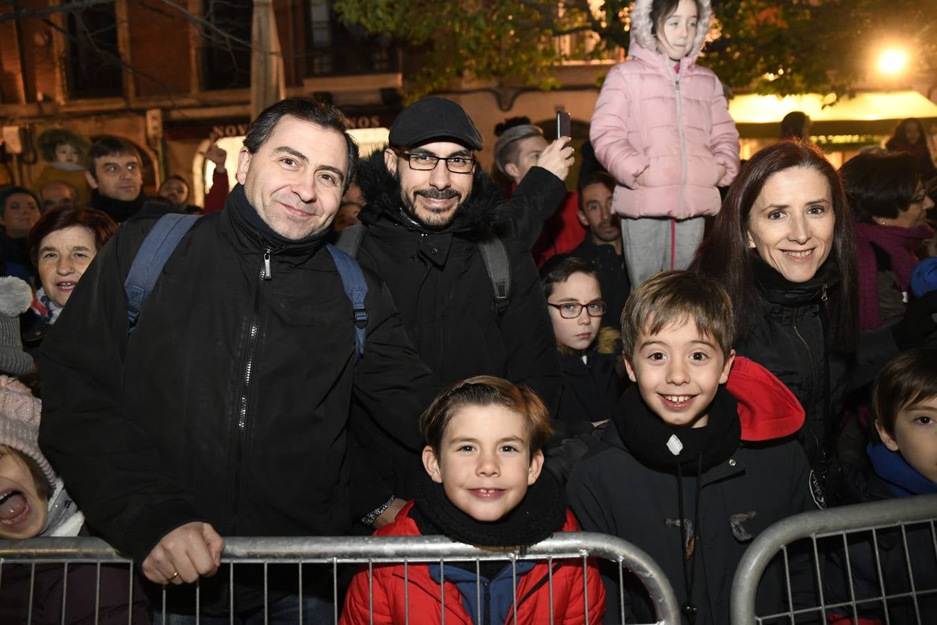 Fotos: Público en la cabalgata de Reyes de Valladolid (3/4)