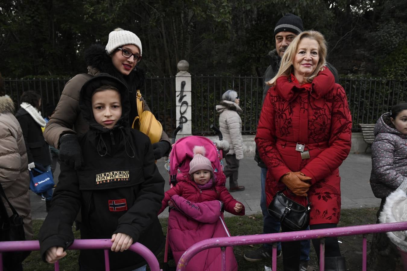 Fotos: Público en la cabalgata de Reyes de Valladolid (3/4)