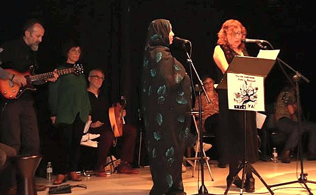 Un momento de la gala de música y poesía de los 'Micros' de Festeamus.