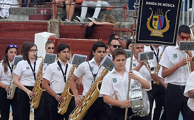 La Banda de Música de Coca durante las fiestas de San Juan y San Pedro.