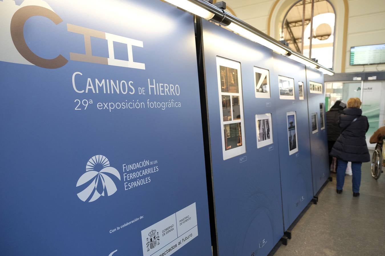 Organizada por la Fundación de los Ferrocarriles Españoles y Adif, reúne las obras premiadas, seleccionadas y preseleccionadas en el 29º concurso fotográfico 'Caminos de Hierro', y se podrá visitar hasta el 11 de febrero