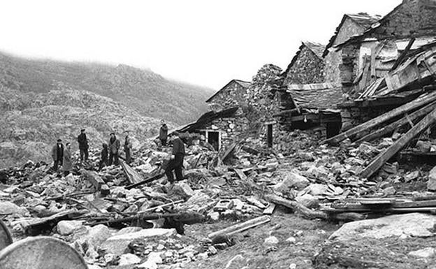 Viviendas de Ribadelago destruidas por la rotura de la presa de Vega de Tera.