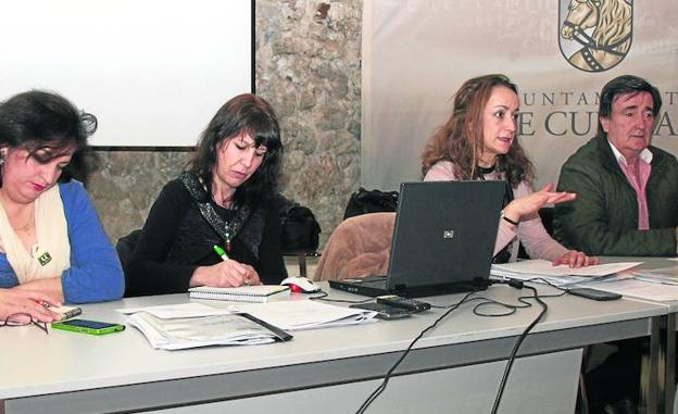 Miembros de la directiva de Honorse durante una asamblea. 