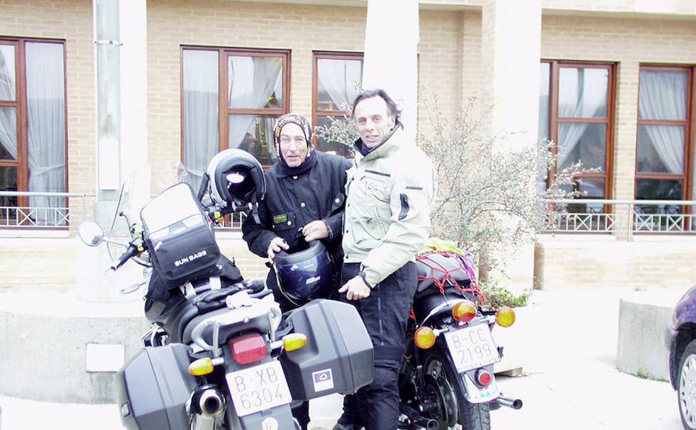 Josep María (izquierda) y su amigo Joan, en una de sus primeras ediciones de Pingüinos. 