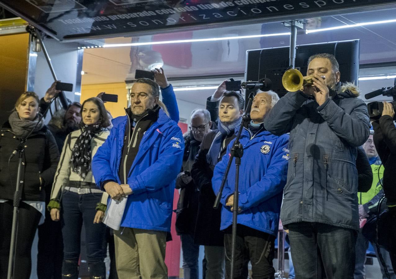 Tradicional desfile con el que los organizadores y participantes en la concentración motera Pingüinos rinden homenaje a todos los moteros fallecidos en accidente de tráfico a lo largo del año.