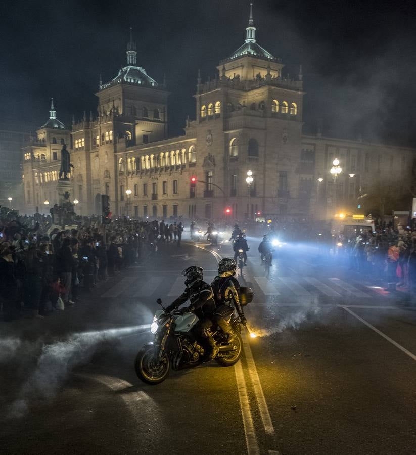 Tradicional desfile con el que los organizadores y participantes en la concentración motera Pingüinos rinden homenaje a todos los moteros fallecidos en accidente de tráfico a lo largo del año.