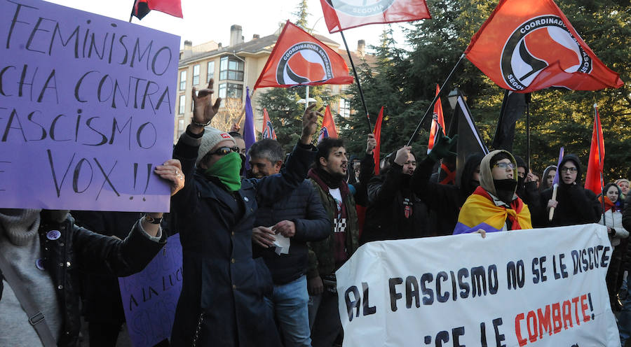 Fotos: Protesta contra el acto de Vox en Segovia