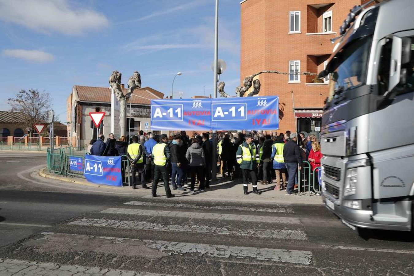 Fotos: Nueva concentración en Peñafiel para reclamar la A-11