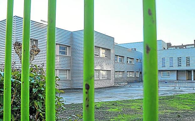 Una partida de 800.000 euros permitirá acometer reformas en los cuarteles de la Guardia Civil (100.000)y las comisarías de la Policía Nacional (700.000). Está pendiente, por ejemplo, la obra del patio de la comisaría de Delicias. 