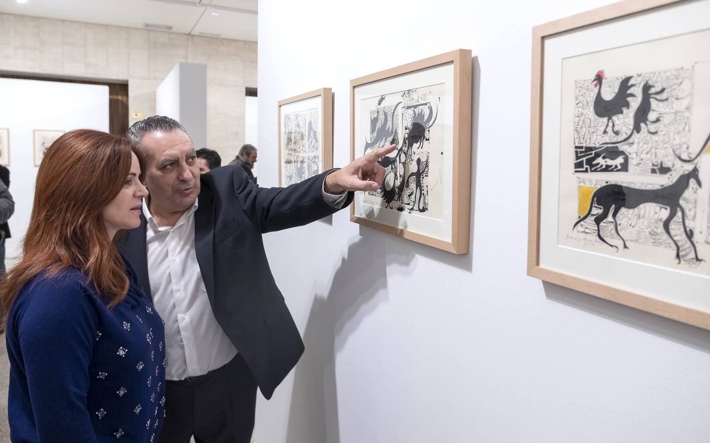 El artista leonés muestra una selección de dibujos y poesía, con presencia en ellas de carbón, en los que recuerda a los hombres que han vivido en la tierra y creado paisajes con su actividad