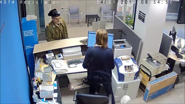 Detenido en Olivenza el autor del robo de un banco en Badajoz vestido de guardia civil