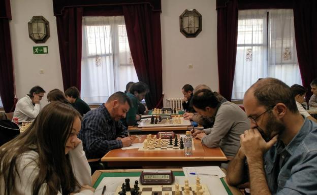 Trabajada victoria del líder en la quinta ronda del provincial de clubes de ajedrez