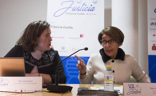 La vocal del CGPJ, Concepción Sáez, y la procuradora Nuria Calvo intervienen en el VII Ciclo de Justicia 'El Norte de Castilla' celebrado en Zamora. 