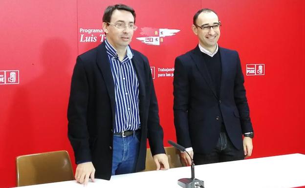 Fernando Pablos y David Serrada, esta mañana en la sede del PSOE,