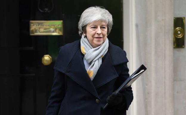 La primera ministra británica, Theresa May, sale de su residencia oficial en Londres para la votación sobre el 'brexit'. 